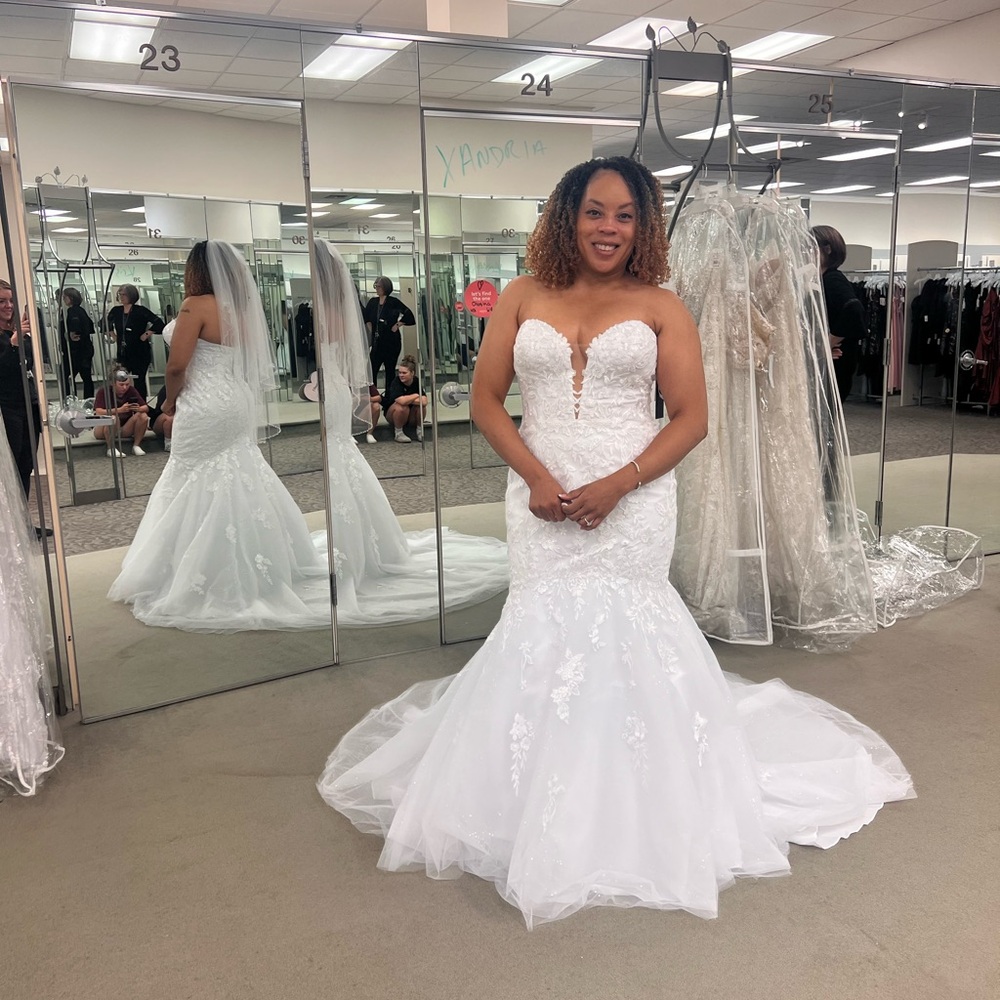 David's Bridal White Lace Wedding Dress